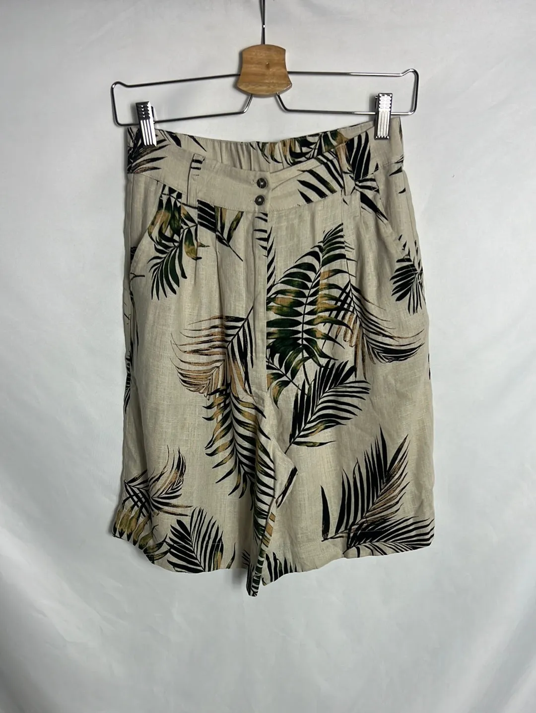 OBJECT. Bermuda beige estampado hojas. T 36