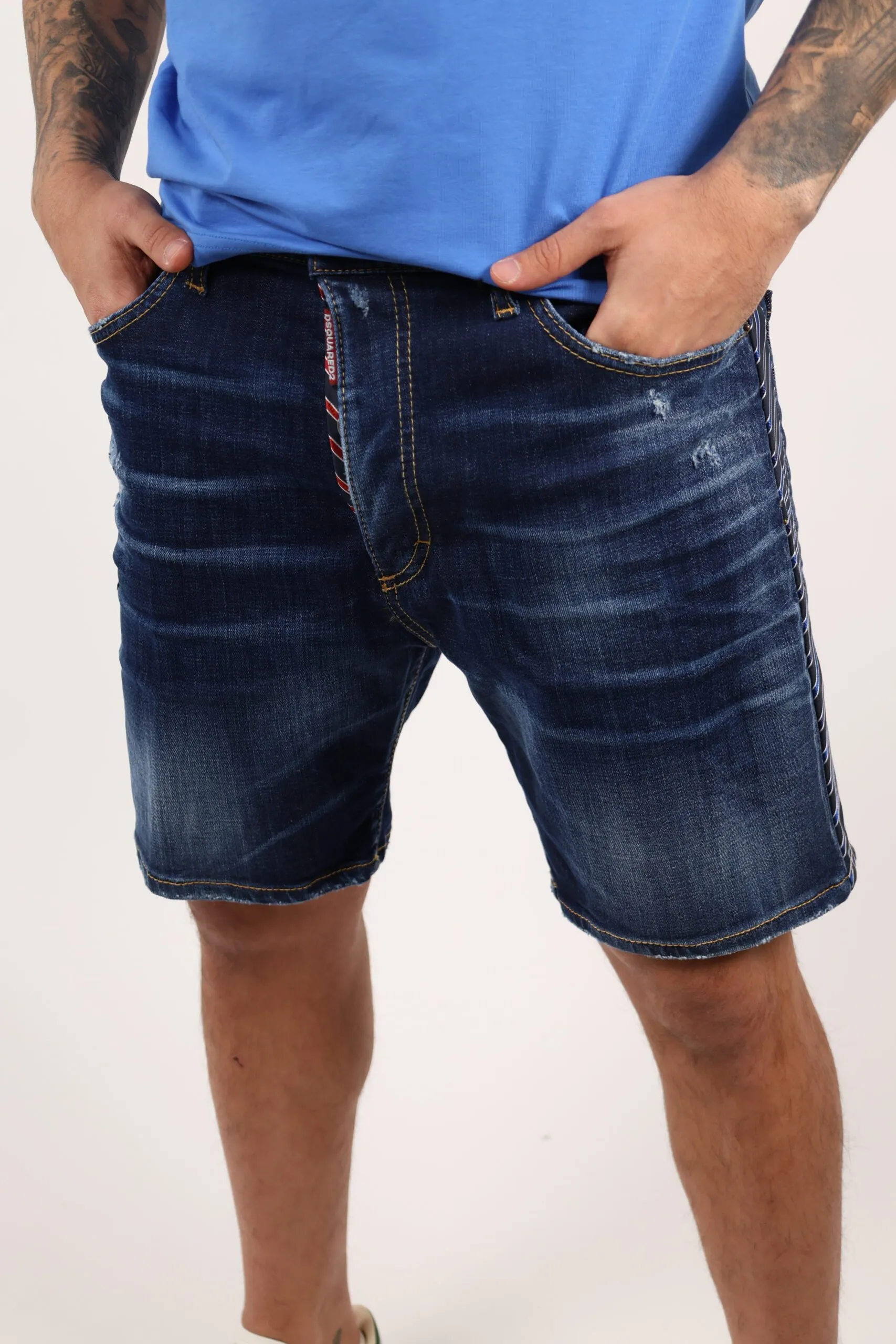 Pantalón vaquero azul corto 