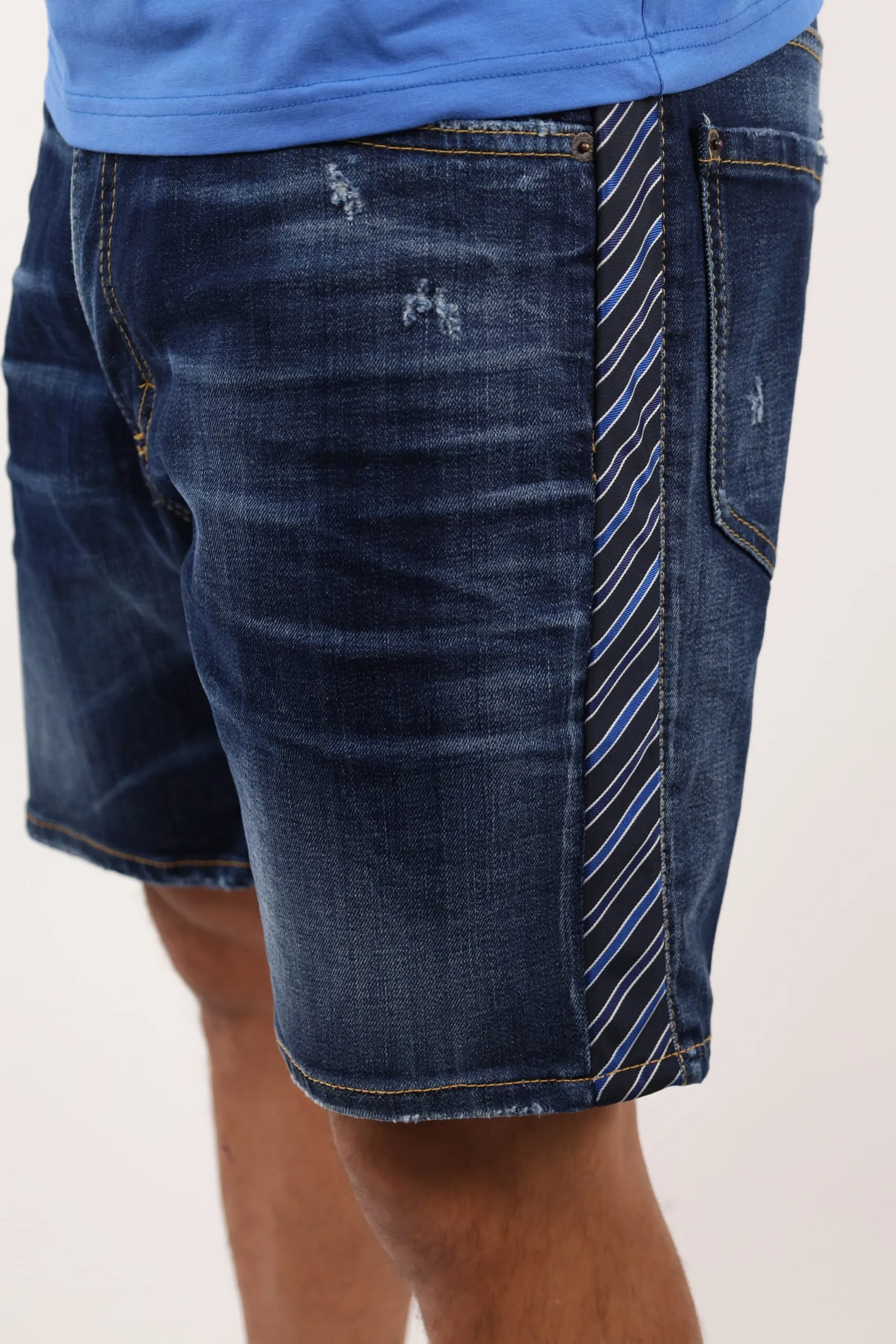 Pantalón vaquero azul corto 